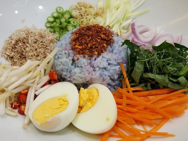 Thai cuisine: balancing flavors and health